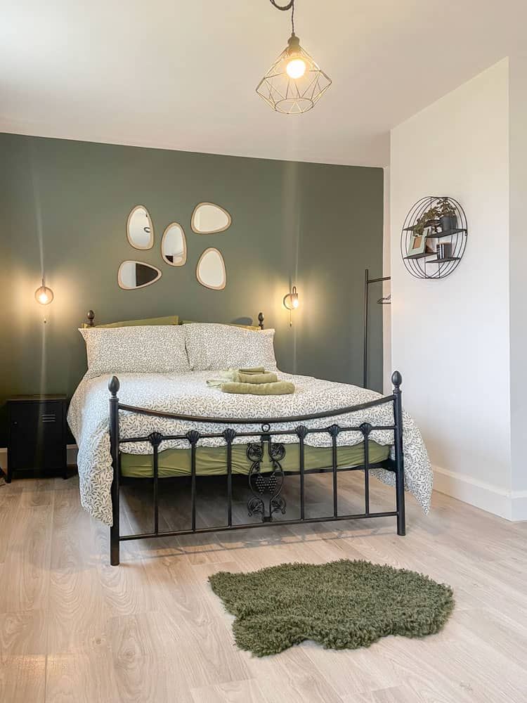 king size bed ground floor